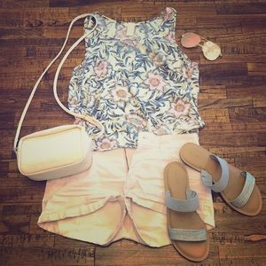 Floral sleeveless H&M top